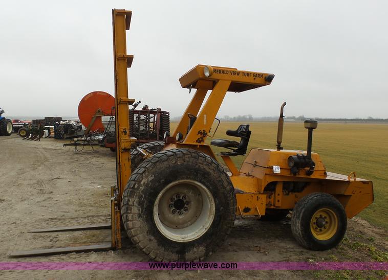 image for item K7647 1983 Master Craft MC-L-692 forklift