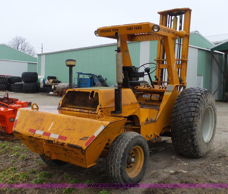 image for item K7647 1983 Master Craft MC-L-692 forklift