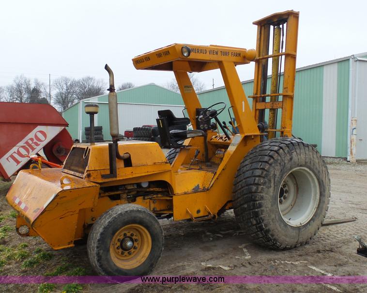 image for item K7647 1983 Master Craft MC-L-692 forklift