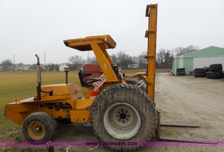 image for item K7647 1983 Master Craft MC-L-692 forklift