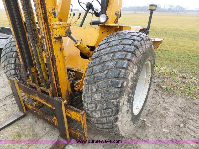 image for item K7647 1983 Master Craft MC-L-692 forklift