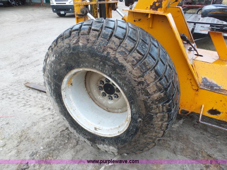 image for item K7647 1983 Master Craft MC-L-692 forklift