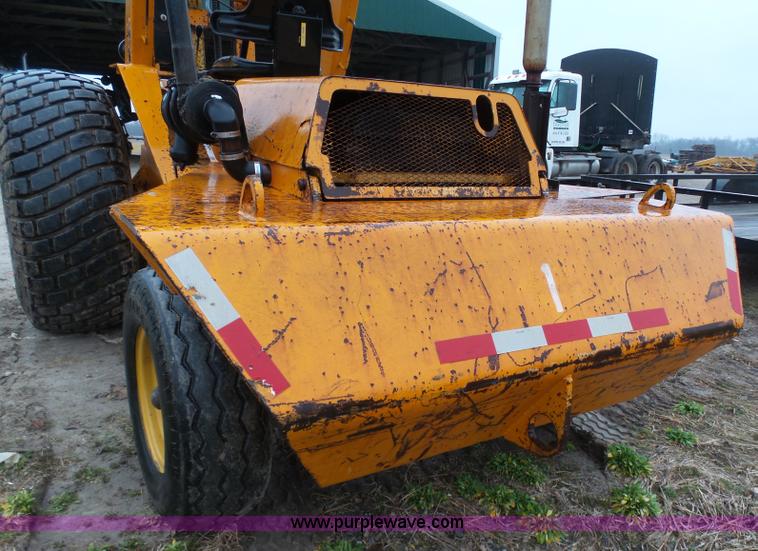 image for item K7647 1983 Master Craft MC-L-692 forklift