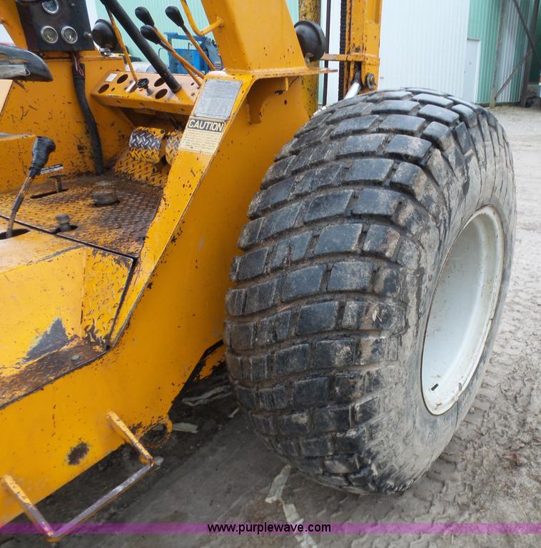 image for item K7647 1983 Master Craft MC-L-692 forklift