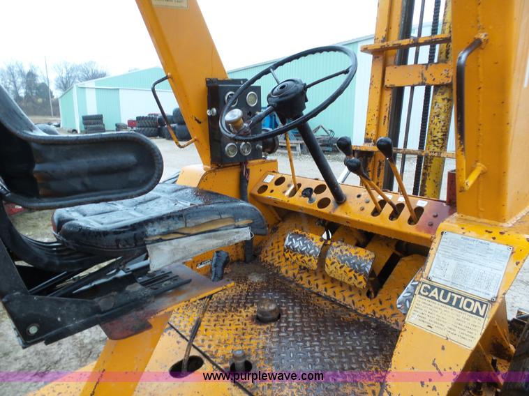 image for item K7647 1983 Master Craft MC-L-692 forklift