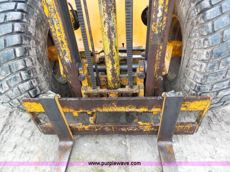 image for item K7647 1983 Master Craft MC-L-692 forklift