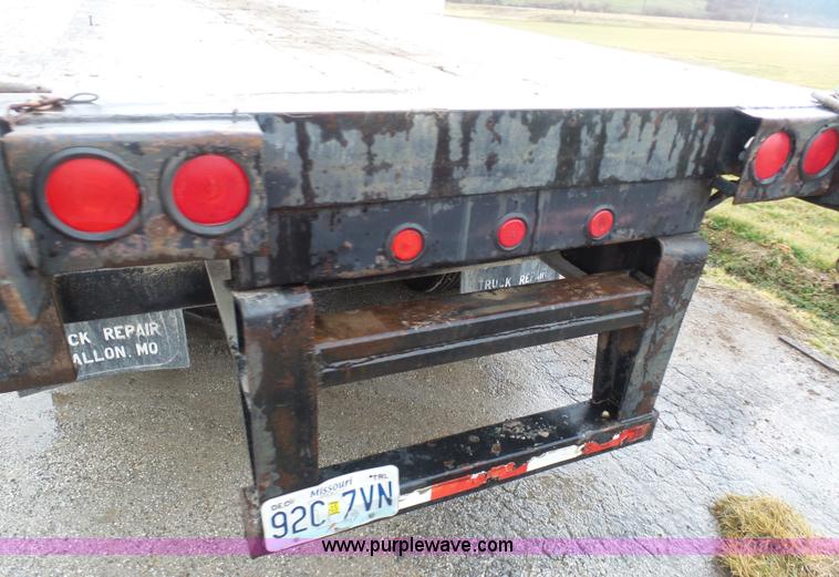 image for item K7666 1995 Transcraft LT2000 flatbed trailer