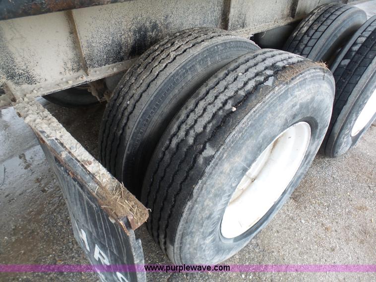 image for item K7666 1995 Transcraft LT2000 flatbed trailer