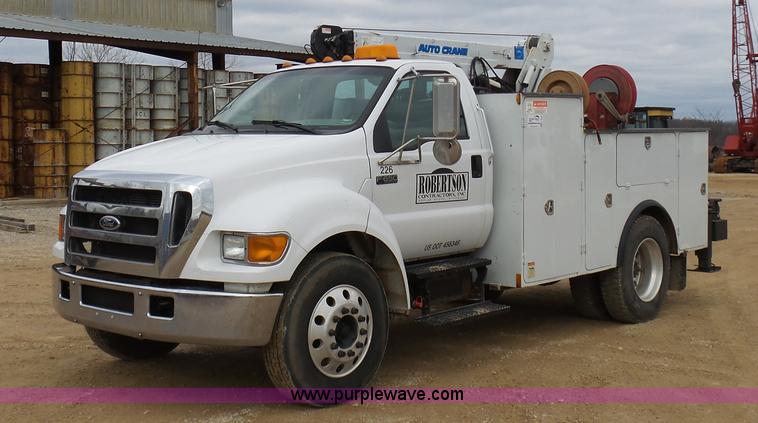 image for item K7669 2006 Ford F650 service truck with crane