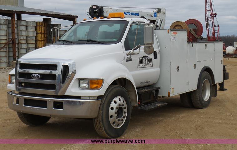 image for item K7669 2006 Ford F650 service truck with crane