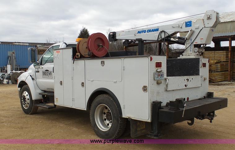 image for item K7669 2006 Ford F650 service truck with crane