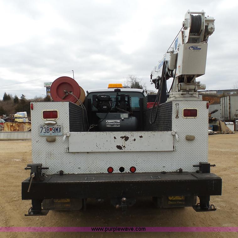 image for item K7669 2006 Ford F650 service truck with crane