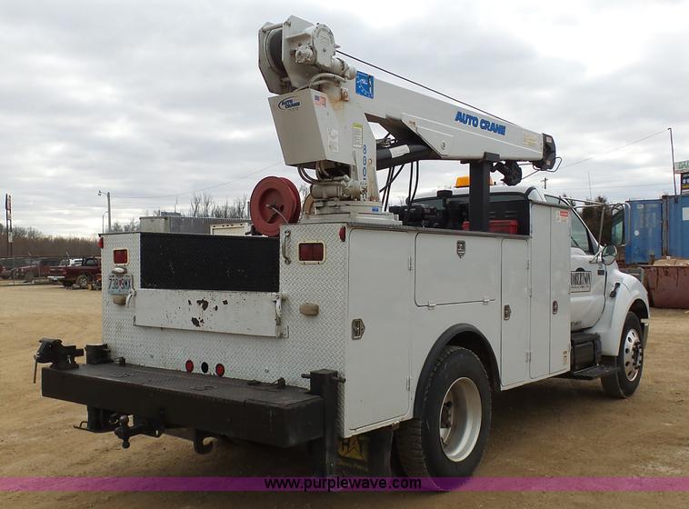 image for item K7669 2006 Ford F650 service truck with crane