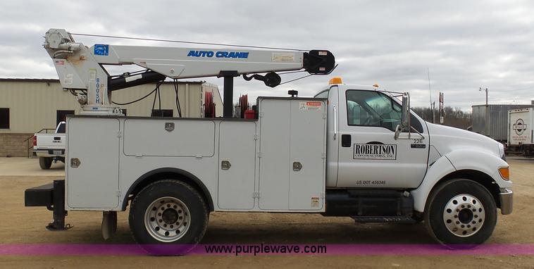 image for item K7669 2006 Ford F650 service truck with crane