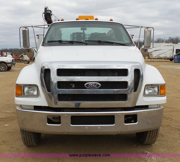image for item K7669 2006 Ford F650 service truck with crane