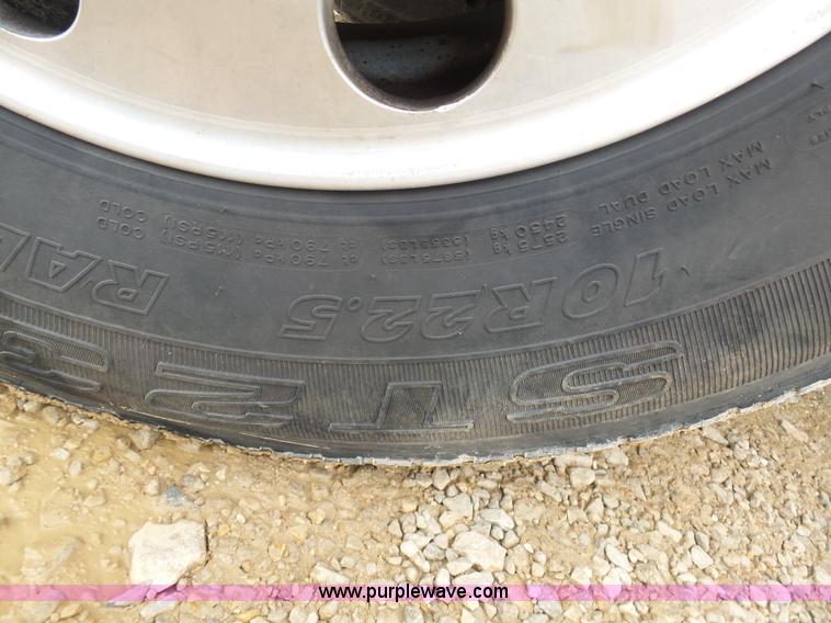 image for item K7669 2006 Ford F650 service truck with crane