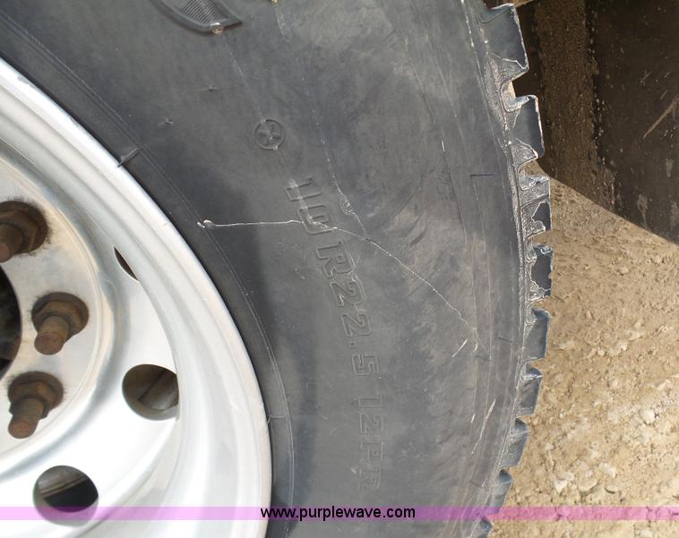 image for item K7669 2006 Ford F650 service truck with crane