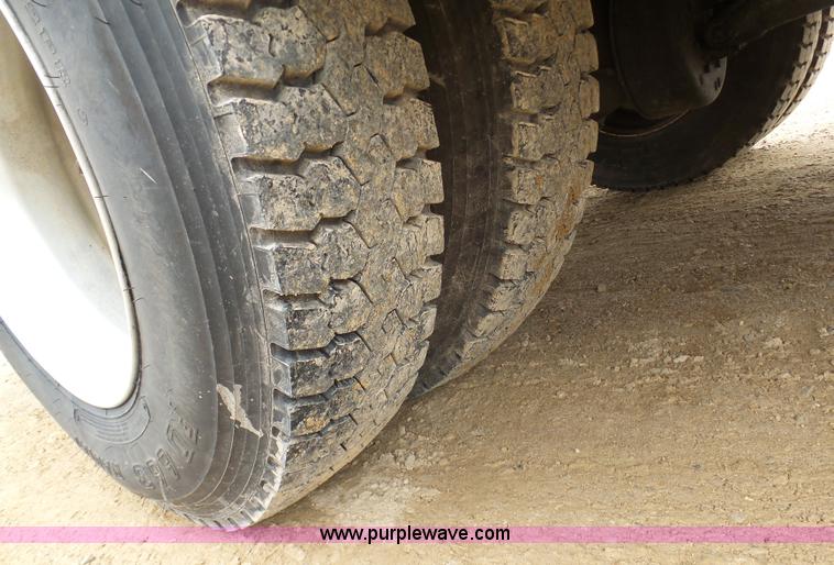 image for item K7669 2006 Ford F650 service truck with crane