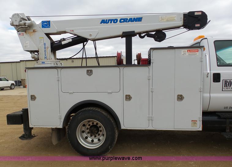 image for item K7669 2006 Ford F650 service truck with crane