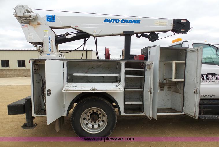 image for item K7669 2006 Ford F650 service truck with crane