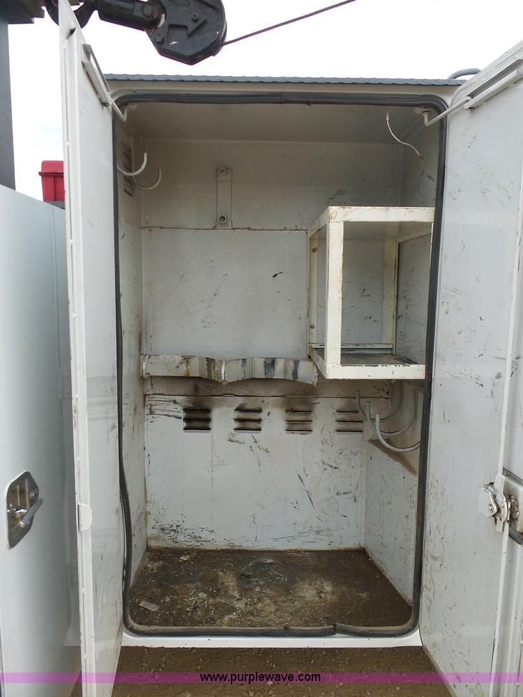 image for item K7669 2006 Ford F650 service truck with crane