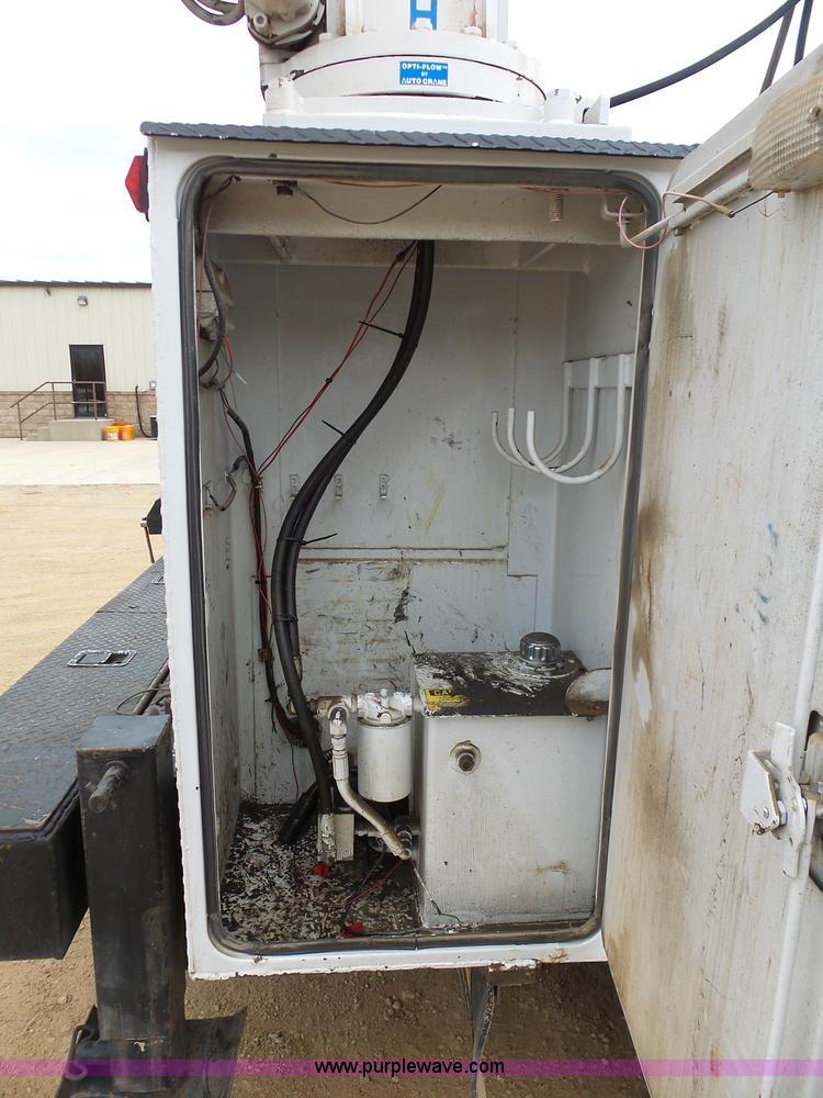 image for item K7669 2006 Ford F650 service truck with crane