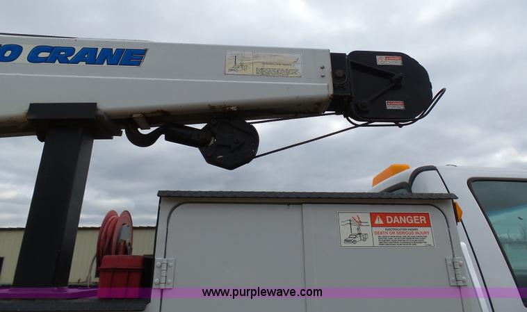 image for item K7669 2006 Ford F650 service truck with crane