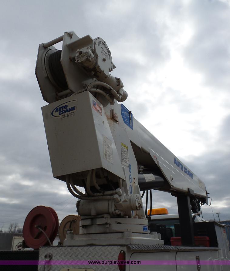 image for item K7669 2006 Ford F650 service truck with crane