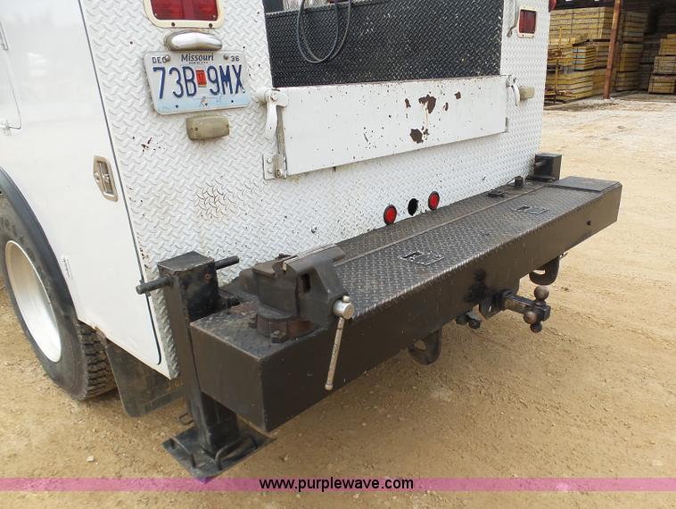 image for item K7669 2006 Ford F650 service truck with crane