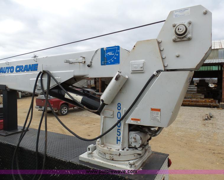 image for item K7669 2006 Ford F650 service truck with crane