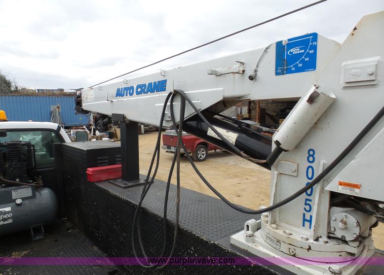 image for item K7669 2006 Ford F650 service truck with crane