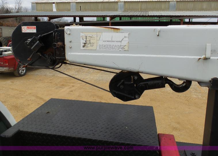 image for item K7669 2006 Ford F650 service truck with crane