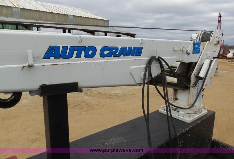 image for item K7669 2006 Ford F650 service truck with crane