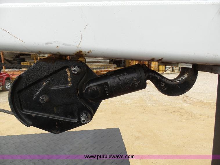 image for item K7669 2006 Ford F650 service truck with crane