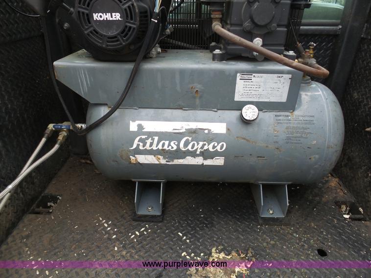 image for item K7669 2006 Ford F650 service truck with crane