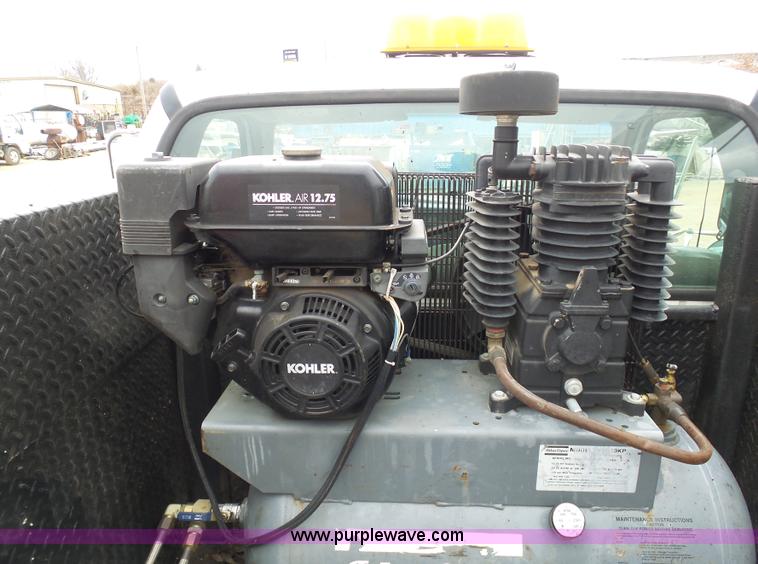 image for item K7669 2006 Ford F650 service truck with crane