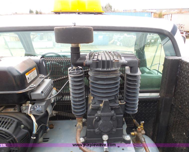 image for item K7669 2006 Ford F650 service truck with crane