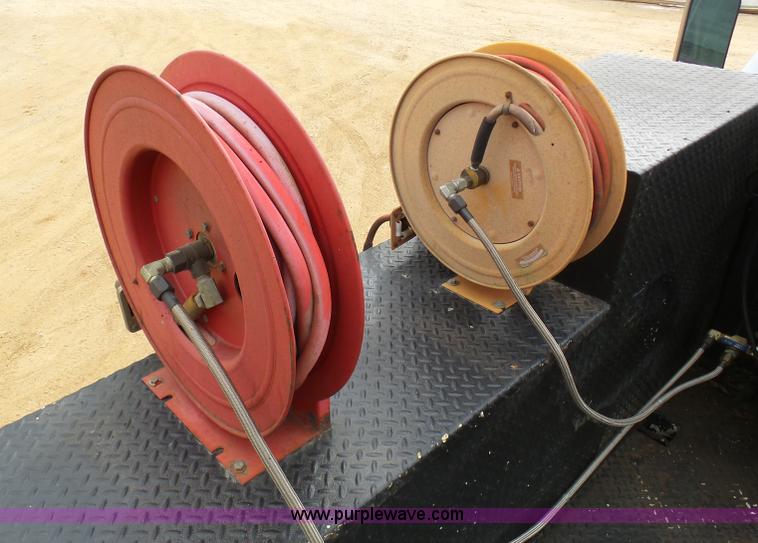 image for item K7669 2006 Ford F650 service truck with crane