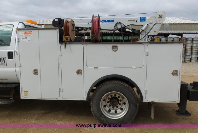 image for item K7669 2006 Ford F650 service truck with crane