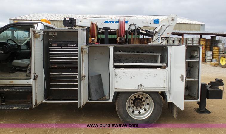 image for item K7669 2006 Ford F650 service truck with crane