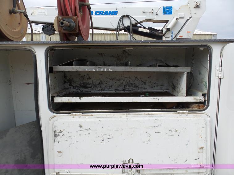 image for item K7669 2006 Ford F650 service truck with crane