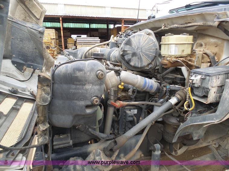 image for item K7669 2006 Ford F650 service truck with crane