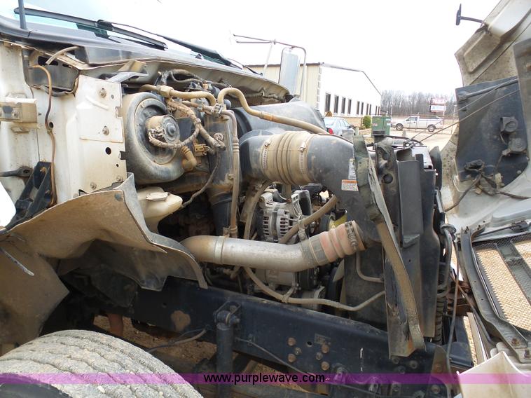 image for item K7669 2006 Ford F650 service truck with crane