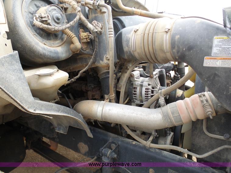 image for item K7669 2006 Ford F650 service truck with crane