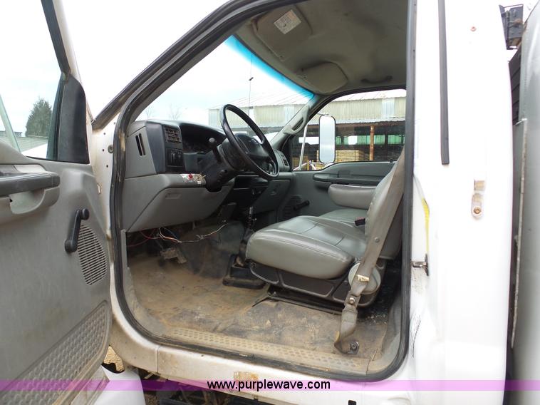 image for item K7669 2006 Ford F650 service truck with crane