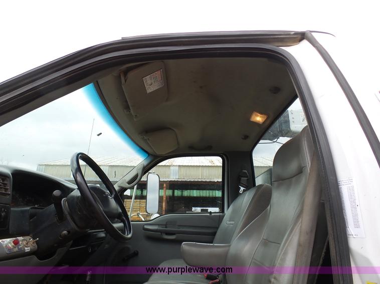 image for item K7669 2006 Ford F650 service truck with crane