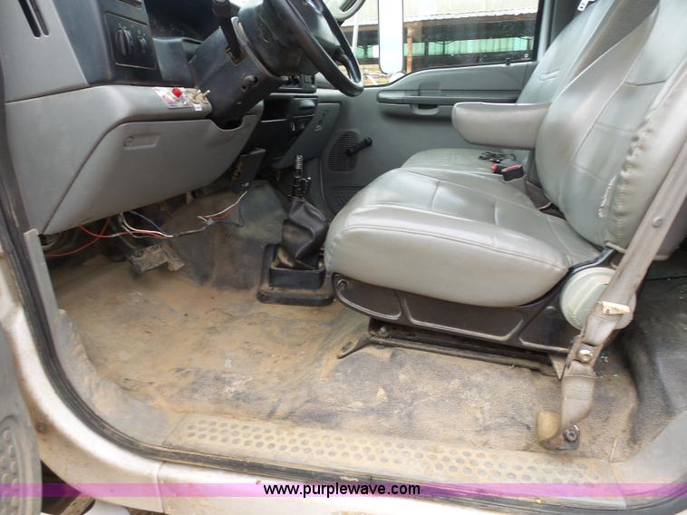 image for item K7669 2006 Ford F650 service truck with crane