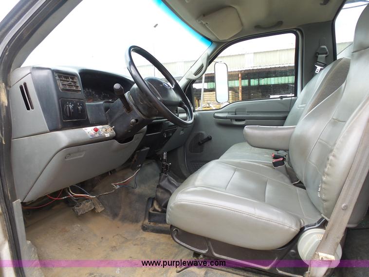 image for item K7669 2006 Ford F650 service truck with crane