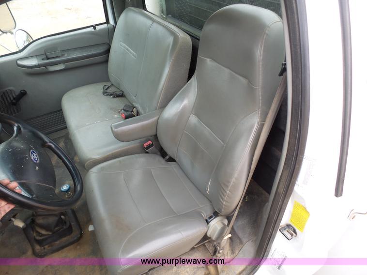 image for item K7669 2006 Ford F650 service truck with crane