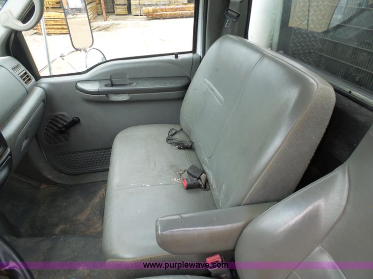 image for item K7669 2006 Ford F650 service truck with crane